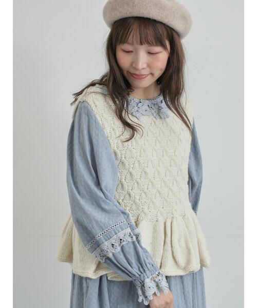 TSUHARU by Samansa Mos2(ツハルバイサマンサモスモス)の「【ペルーニット】裾フリル前後着ベスト(ベスト・レディース・チャコールグレー/オフホワイト・F)」の8枚目の写真
