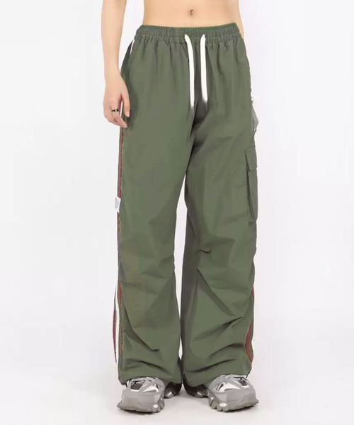 VIBGYOR（ヴィブジョー）の「【EIZZ/アイズ】シャカシャカ サイドライン イージー カーゴパンツ（その他パンツ・レディース・ブラック/カーキ・FREE）」の13枚目の写真