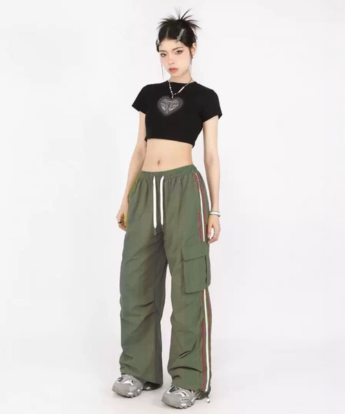 VIBGYOR（ヴィブジョー）の「【EIZZ/アイズ】シャカシャカ サイドライン イージー カーゴパンツ（その他パンツ・レディース・ブラック/カーキ・FREE）」の4枚目の写真