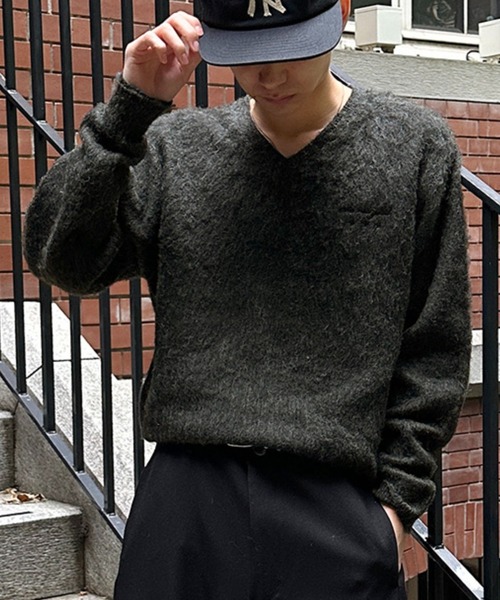 VNECK SHAGGY CROPPED KNIT／Vネックシャギークロップドニット（ニット