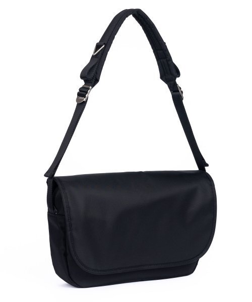 HAH ARCHIVE(ハーアーカイブ)の「Round Flap Crossbody Bag (Black)(メッセンジャーバッグ・メンズ・その他・FREE)」の1枚目の写真