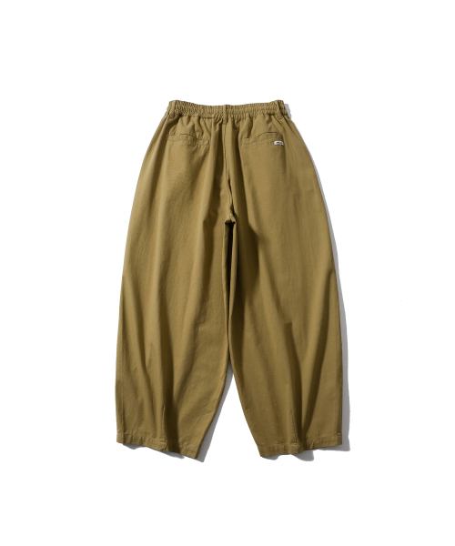 ANGLAN(アングラン)の「Long Tuck Wing Balloon Pants - Beige(その他パンツ・メンズ・ベージュ・FREE)」の2枚目の写真