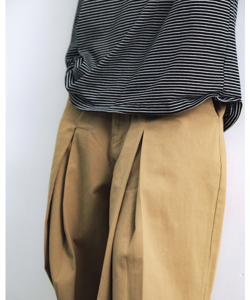 ANGLAN（アングラン）の「Long Tuck Wing Balloon Pants - Beige（その他パンツ・メンズ・ベージュ/Beige・FREE/2）」の7枚目の写真