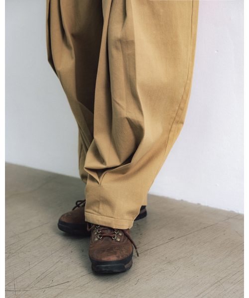 ANGLAN（アングラン）の「Long Tuck Wing Balloon Pants - Beige（その他パンツ・メンズ・ベージュ/Beige・FREE/2）」の6枚目の写真