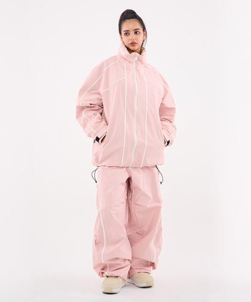 DOLL OUTERWEAR（ドラ アウターウェア）の「[DOLL x DUMDIDUM] 2526 スリックジャケット&パンツセット バークピンク 男女共用（セットアップ・レディース・その他・SMALL/MEDIUM/LARGE）」の3枚目の写真