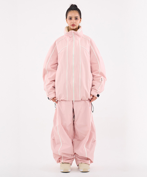 DOLL OUTERWEAR（ドラ アウターウェア）の「[DOLL x DUMDIDUM] 2526 スリックジャケット&パンツセット バークピンク 男女共用（セットアップ・レディース・その他・SMALL/MEDIUM/LARGE）」の4枚目の写真