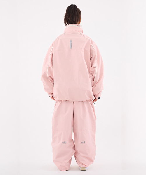 DOLL OUTERWEAR（ドラ アウターウェア）の「[DOLL x DUMDIDUM] 2526 スリックジャケット&パンツセット バークピンク 男女共用（セットアップ・レディース・その他・SMALL/MEDIUM/LARGE）」の5枚目の写真