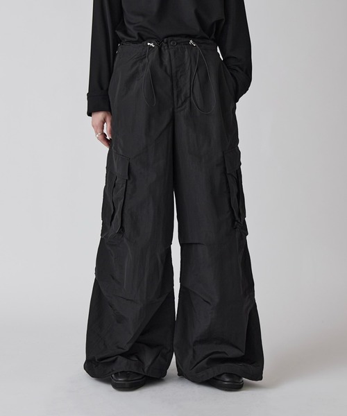 Lui's(ルイス)の「【Neucon】NYLON BALLOON TRUCK CARGO PANTS / ナイロンバルーントラックカーゴパンツ / セットアップ対応(カーゴパンツ・メンズ・ブラック/ライトグレー・1/2)」の5枚目の写真