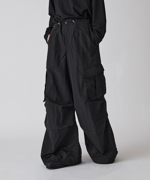 Lui's(ルイス)の「【Neucon】NYLON BALLOON TRUCK CARGO PANTS / ナイロンバルーントラックカーゴパンツ / セットアップ対応(カーゴパンツ・メンズ・ブラック/ライトグレー・1/2)」の6枚目の写真