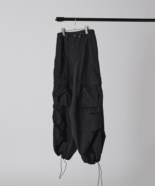 Lui's(ルイス)の「【Neucon】NYLON BALLOON TRUCK CARGO PANTS / ナイロンバルーントラックカーゴパンツ / セットアップ対応(カーゴパンツ・メンズ・ブラック/ライトグレー・1/2)」の15枚目の写真