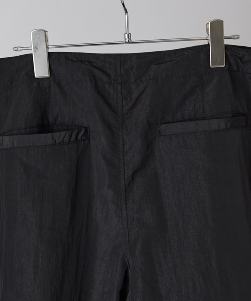 Lui's(ルイス)の「【Neucon】NYLON BALLOON TRUCK CARGO PANTS / ナイロンバルーントラックカーゴパンツ / セットアップ対応(カーゴパンツ・メンズ・ブラック/ライトグレー・1/2)」の20枚目の写真