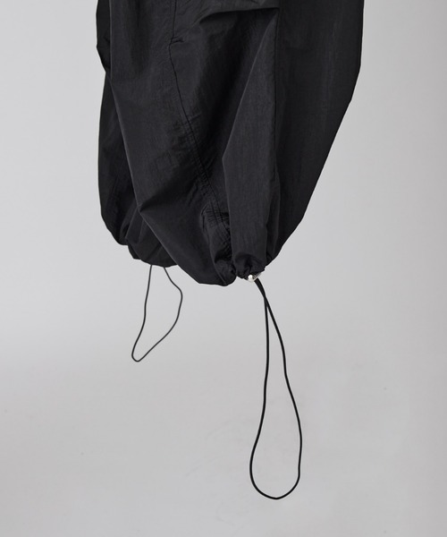 Lui's(ルイス)の「【Neucon】NYLON BALLOON TRUCK CARGO PANTS / ナイロンバルーントラックカーゴパンツ / セットアップ対応(カーゴパンツ・メンズ・ブラック/ライトグレー・1/2)」の19枚目の写真