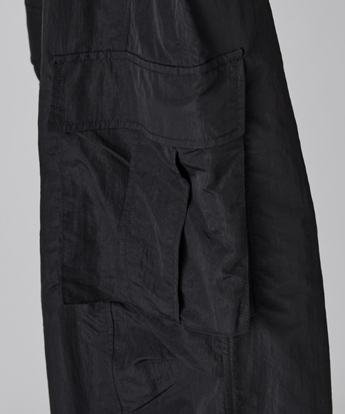 Lui's(ルイス)の「【Neucon】NYLON BALLOON TRUCK CARGO PANTS / ナイロンバルーントラックカーゴパンツ / セットアップ対応(カーゴパンツ・メンズ・ブラック/ライトグレー・1/2)」の17枚目の写真