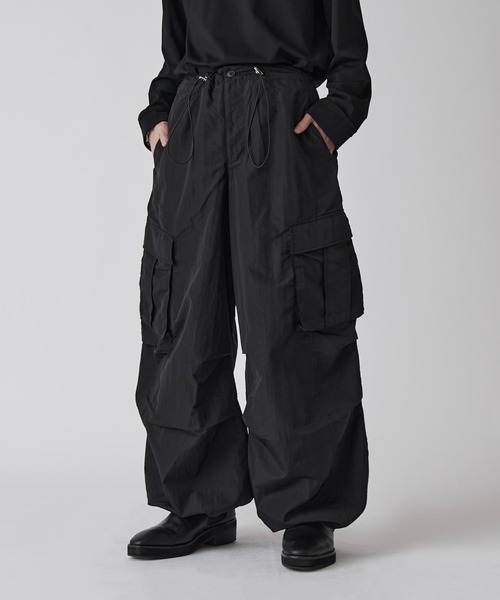Lui's(ルイス)の「【Neucon】NYLON BALLOON TRUCK CARGO PANTS / ナイロンバルーントラックカーゴパンツ / セットアップ対応(カーゴパンツ・メンズ・ブラック/ライトグレー・1/2)」の3枚目の写真