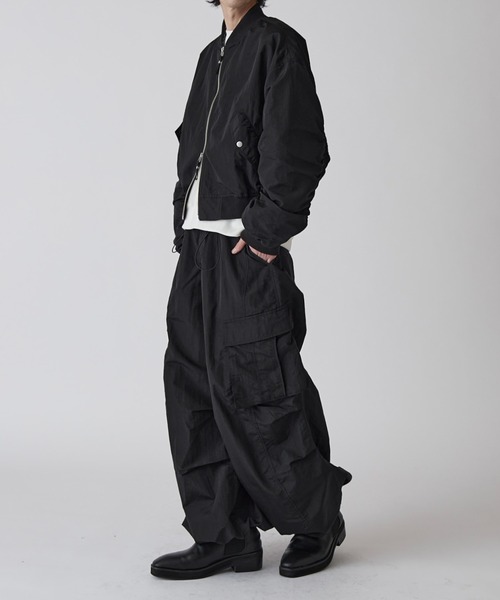 Lui's(ルイス)の「【Neucon】NYLON BALLOON TRUCK CARGO PANTS / ナイロンバルーントラックカーゴパンツ / セットアップ対応(カーゴパンツ・メンズ・ブラック/ライトグレー・1/2)」の8枚目の写真