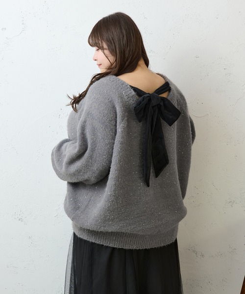 Louiosy(ルオシー)の「【大きいサイズ】2WAYベロアリボンラメニット(ニット/セーター・レディース・チャコールグレー/ライトブルー・4L/X-LARGE/3L)」の1枚目の写真