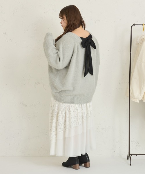 Louiosy(ルオシー)の「【大きいサイズ】2WAYベロアリボンラメニット(ニット/セーター・レディース・チャコールグレー/ライトブルー・4L/X-LARGE/3L)」の2枚目の写真