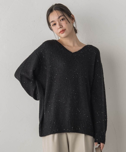 Droite lautreamont（ドロワットロートレアモン）の「スパンコールVネックニット≪手洗い可能≫（ニット/セーター・レディース・オフホワイト/ブラック/ピンク・M）」の2枚目の写真