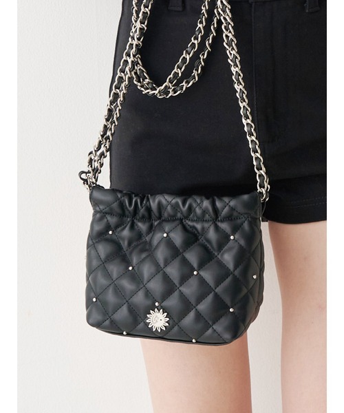 EVRIS(エヴリス)の「キルティングチェーンミニショルダーBAG(ショルダーバッグ・レディース・ブラック/ピンク/ホワイト/ブルー・FREE)」の2枚目の写真