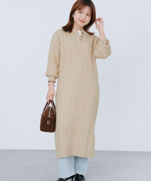 COHINA（コヒナ）の「ケーブルミックスニットワンピース 【低身長・小柄女性】（ワンピース・レディース・ベージュ/レッド/ネイビー・SHORT/REGULAR）」の2枚目の写真