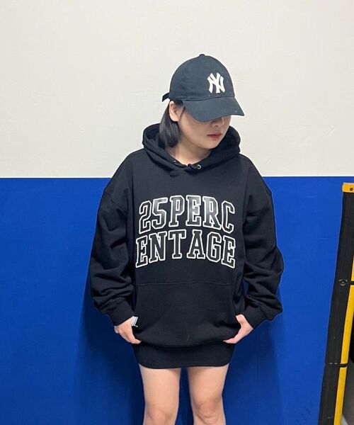 25PERCENTAGE(25パーセンテージ)の「25P アーチロゴ フードパーカー 25PU3SHDBK(パーカー・レディース・ブラック・FREE)」の10枚目の写真