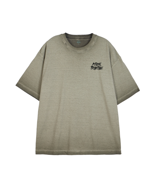 ASTRAL PROJECTION(アストラルプロジェクション)の「グラフィティレタリングピグメントルーズフィット半袖Tシャツ_カーキ(Tシャツ/カットソー・メンズ・その他・M/L/XL/XXL)」の2枚目の写真