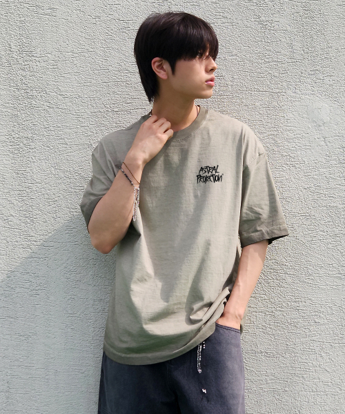 ASTRAL PROJECTION(アストラルプロジェクション)の「グラフィティレタリングピグメントルーズフィット半袖Tシャツ_カーキ(Tシャツ/カットソー・メンズ・その他・M/L/XL/XXL)」の3枚目の写真