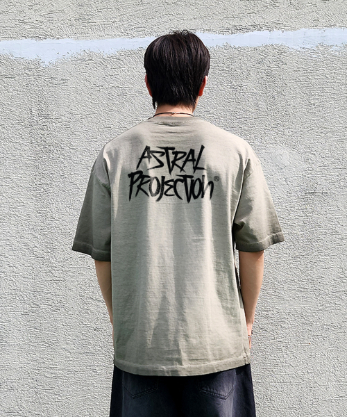 ASTRAL PROJECTION(アストラルプロジェクション)の「グラフィティレタリングピグメントルーズフィット半袖Tシャツ_カーキ(Tシャツ/カットソー・メンズ・その他・M/L/XL/XXL)」の6枚目の写真