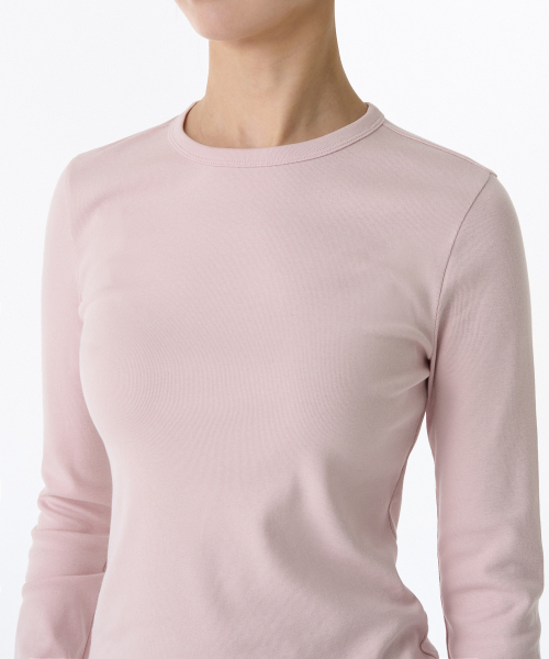 MUSINSA STANDARD WOMAN（ムシンサスタンダードウーマン）の「ウィメンズスリムクルーネック長袖Tシャツ[デザートピンク]（Tシャツ/カットソー・レディース・その他・LARGE/MEDIUM/SMALL/X-SMALL）」の3枚目の写真