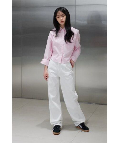 MUSINSA STANDARD WOMAN（ムシンサスタンダードウーマン）の「ウィメンズストライプオーバーサイズクロップポプリンシャツ[ピンク]（シャツ/ブラウス・レディース・その他・LARGE/MEDIUM/SMALL/X-SMALL）」の2枚目の写真
