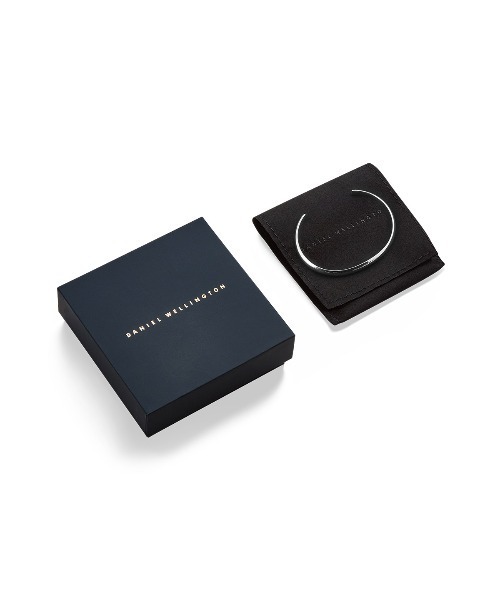 Daniel Wellington(ダニエルウェリントン)の「Classic Arch Cuff 4.0MM(ブレスレット・メンズ・シルバー/イエローゴールド/ピンクゴールド・S/L)」の8枚目の写真
