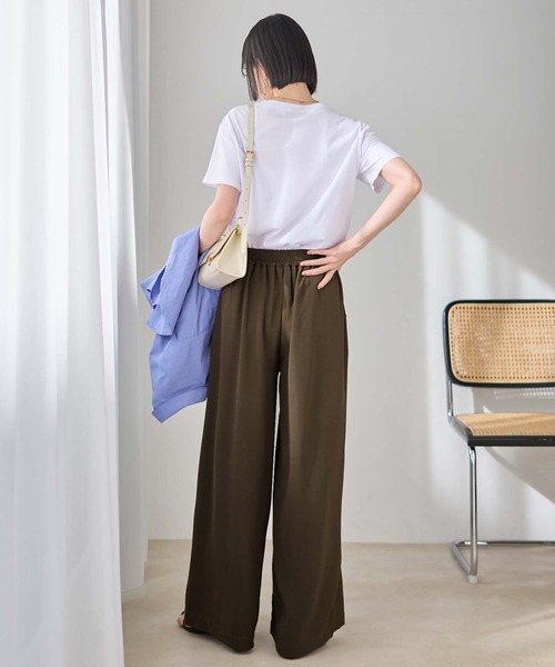 Viola e Viola(ヴィオラエヴィオラ)の「ひんやり&防しわ とろみタックワイドパンツ レギュラー丈(その他パンツ・レディース・ネイビー/ブラック/ブラウン/グレイッシュベージュ・LL/L/M)」の6枚目の写真