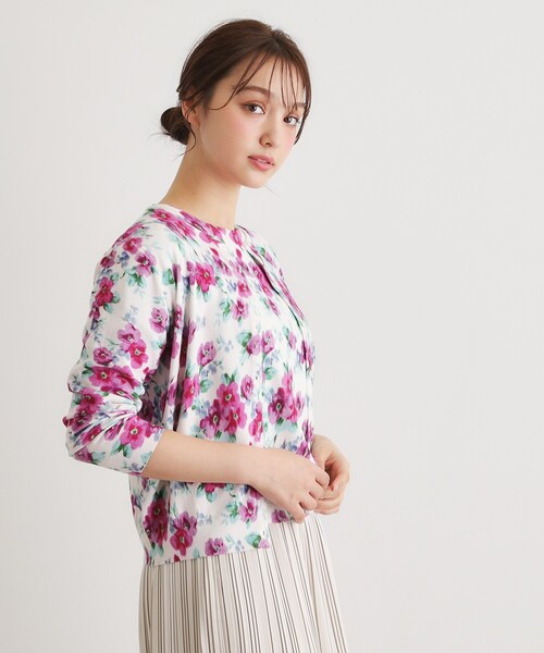 LAURA ASHLEY(ローラアシュレイ)の「【洗える/同柄・同素材アイテムあり】フリーサム ヘイズ柄 プリントニットカーディガン(カーディガン/ボレロ・レディース・ホワイト系3/ブルー系5・38/40)」の3枚目の写真