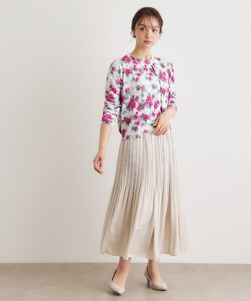 LAURA ASHLEY(ローラアシュレイ)の「【洗える/同柄・同素材アイテムあり】フリーサム ヘイズ柄 プリントニットカーディガン(カーディガン/ボレロ・レディース・ホワイト系3/ブルー系5・38/40)」の4枚目の写真