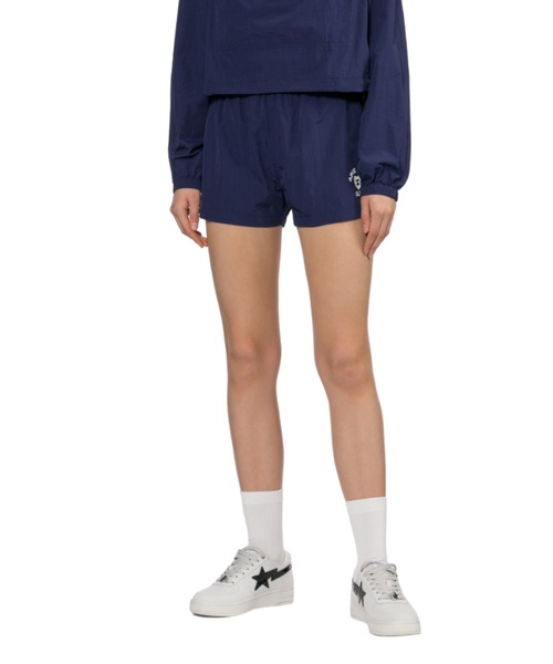 A BATHING APE（アベイシングエイプ）の「RUBBER PRINTED LOGO NYLON TRAINING SHORTS（その他パンツ・レディース・アイボリー/ネイビー・X-SMALL/SMALL）」の6枚目の写真