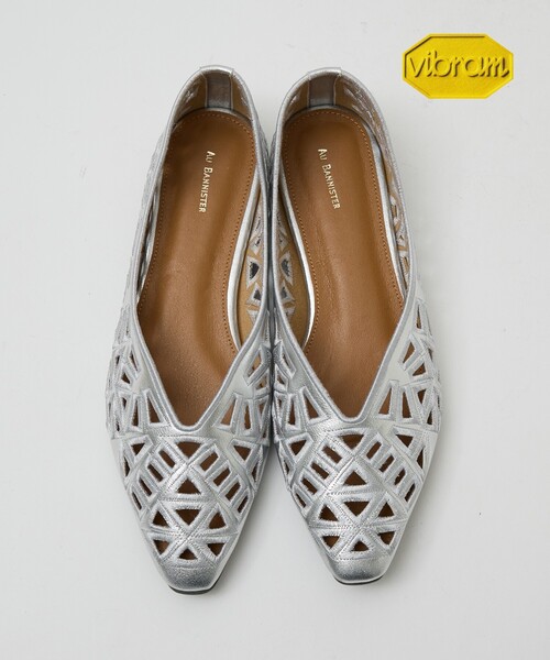 Au BANNISTER（オゥバニスター）の「レーザーカットパンプス（パンプス・レディース・ブラック/アイボリー/ピンク/シルバー・35/36/37/38/39/40）」の4枚目の写真