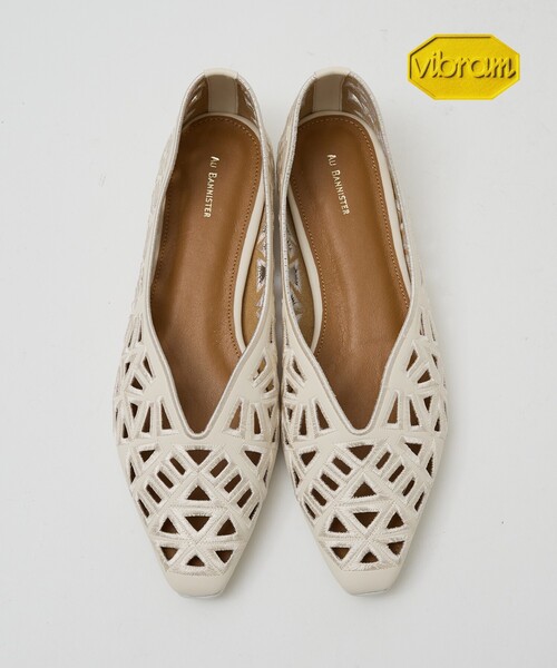 Au BANNISTER（オゥバニスター）の「レーザーカットパンプス（パンプス・レディース・ブラック/アイボリー/ピンク/シルバー・35/36/37/38/39/40）」の2枚目の写真