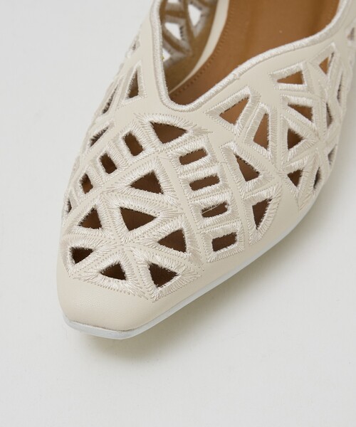 Au BANNISTER（オゥバニスター）の「レーザーカットパンプス（パンプス・レディース・ブラック/アイボリー/ピンク/シルバー・35/36/37/38/39/40）」の7枚目の写真