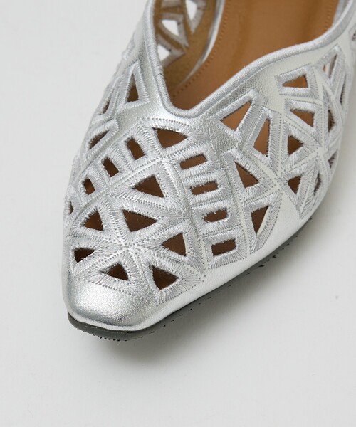 Au BANNISTER（オゥバニスター）の「レーザーカットパンプス（パンプス・レディース・ブラック/アイボリー/ピンク/シルバー・35/36/37/38/39/40）」の5枚目の写真