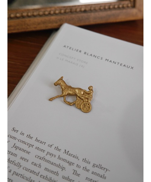 tone（トーン）の「【Spill The Beans】BRASS馬車ブローチ(MA)（ブローチ/コサージュ・レディース・ゴールド・FREE）」の9枚目の写真
