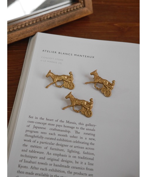 tone（トーン）の「【Spill The Beans】BRASS馬車ブローチ(MA)（ブローチ/コサージュ・レディース・ゴールド・FREE）」の15枚目の写真