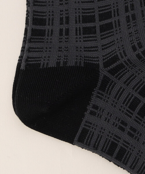 COMME CA MEN（コムサメン）の「チェック柄 クルーソックス（ソックス/靴下・メンズ・チャコールグレー/ブラウン・27.0cm）」の4枚目の写真