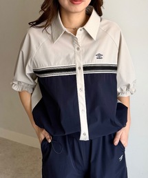 UNDOVE（アンドゥーブ）の「【UMBRO】ライン切替ナイロンシャツ　（アンブロ/UMBRO/UNDOVEオリジナル/UNDOVE限定/ワンポイント刺繍/配色/限定展開/はっ水/防シワ/UV/ストレッチ/接触冷感/洗濯機OK）（シャツ/ブラウス）」