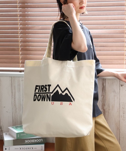 FIRST DOWN(ファーストダウン)の「【FIRST DOWN/ファーストダウン】CANVAS LOGO TOTE/キャンバスロゴトート(トートバッグ・メンズ・ブラック/アイボリー・FREE)」の2枚目の写真