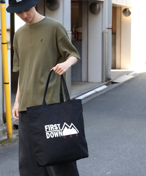 FIRST DOWN(ファーストダウン)の「【FIRST DOWN/ファーストダウン】CANVAS LOGO TOTE/キャンバスロゴトート(トートバッグ・メンズ・ブラック/アイボリー・FREE)」の6枚目の写真