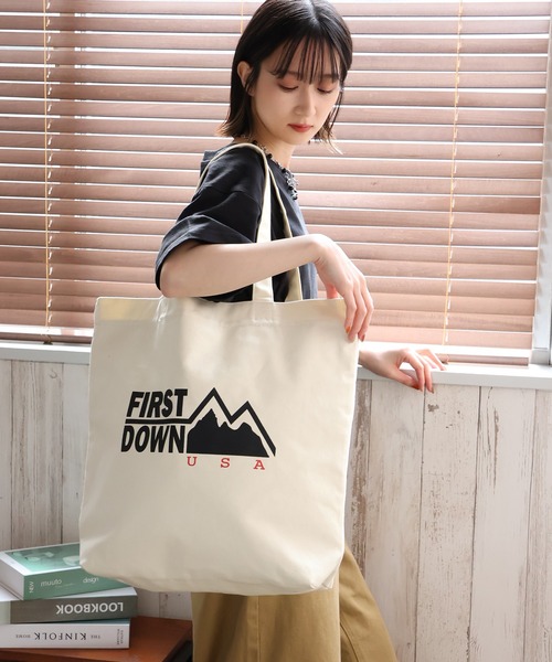 FIRST DOWN(ファーストダウン)の「【FIRST DOWN/ファーストダウン】CANVAS LOGO TOTE/キャンバスロゴトート(トートバッグ・メンズ・ブラック/アイボリー・FREE)」の3枚目の写真
