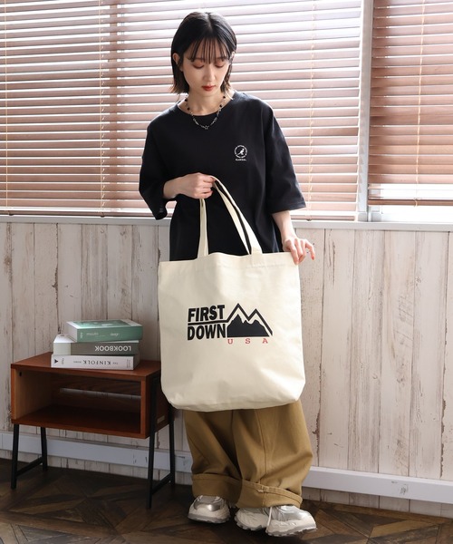 FIRST DOWN(ファーストダウン)の「【FIRST DOWN/ファーストダウン】CANVAS LOGO TOTE/キャンバスロゴトート(トートバッグ・メンズ・ブラック/アイボリー・FREE)」の4枚目の写真