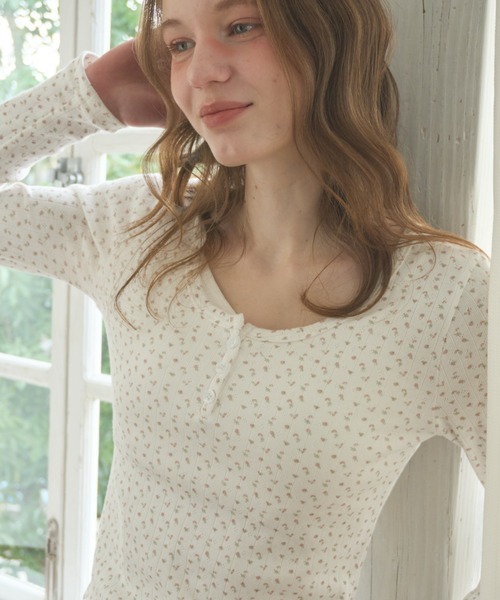Birthday room(バースデイルーム)の「小花柄ヘンリーカットソー/Small floral print henley top(Tシャツ/カットソー・レディース・Cream/ホワイト・FREE)」の3枚目の写真