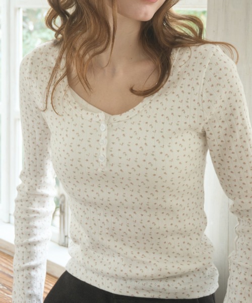 Birthday room(バースデイルーム)の「小花柄ヘンリーカットソー/Small floral print henley top(Tシャツ/カットソー・レディース・Cream/ホワイト・FREE)」の4枚目の写真