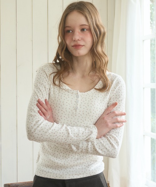 Birthday room(バースデイルーム)の「小花柄ヘンリーカットソー/Small floral print henley top(Tシャツ/カットソー・レディース・Cream/ホワイト・FREE)」の7枚目の写真